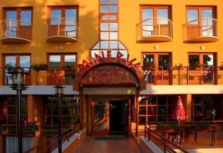 Hotel Minerva Mosonmagyarovar Ngoại thất bức ảnh
