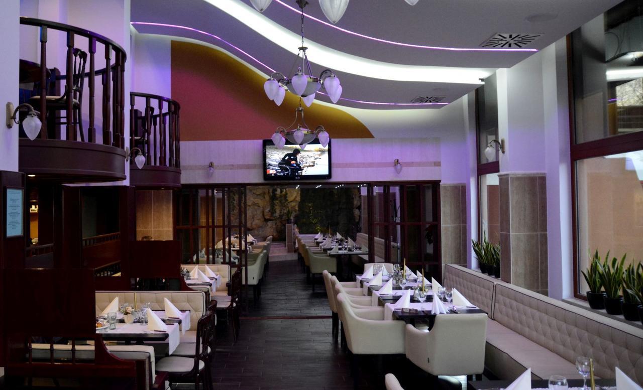 Hotel Minerva Mosonmagyarovar Ngoại thất bức ảnh