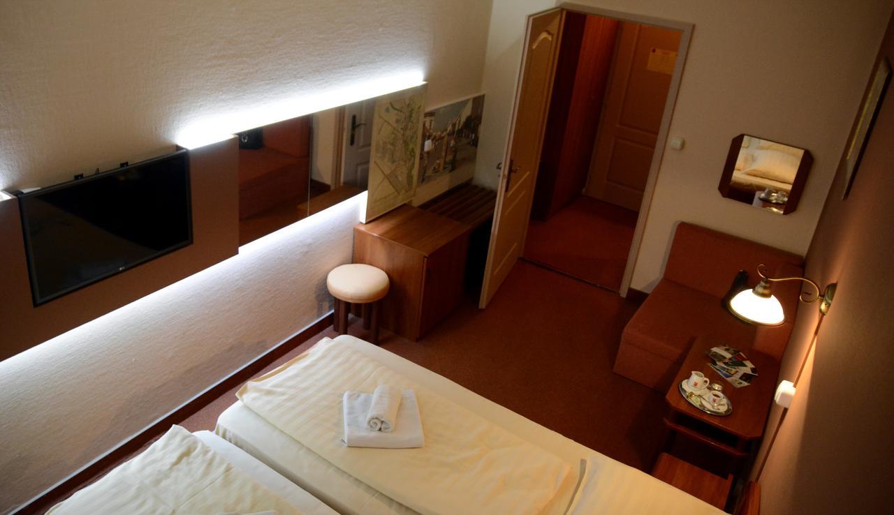 Hotel Minerva Mosonmagyarovar Ngoại thất bức ảnh