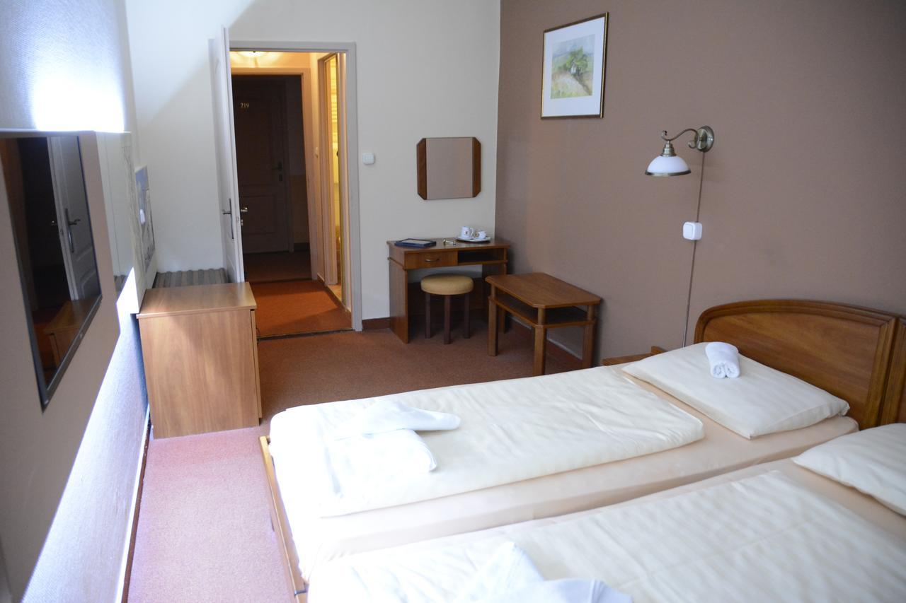 Hotel Minerva Mosonmagyarovar Ngoại thất bức ảnh