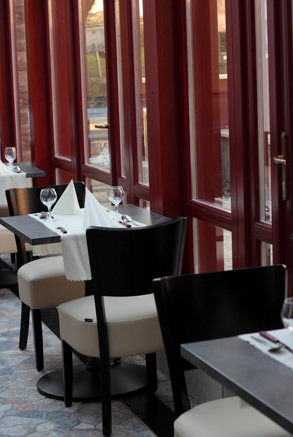 Hotel Minerva Mosonmagyarovar Ngoại thất bức ảnh