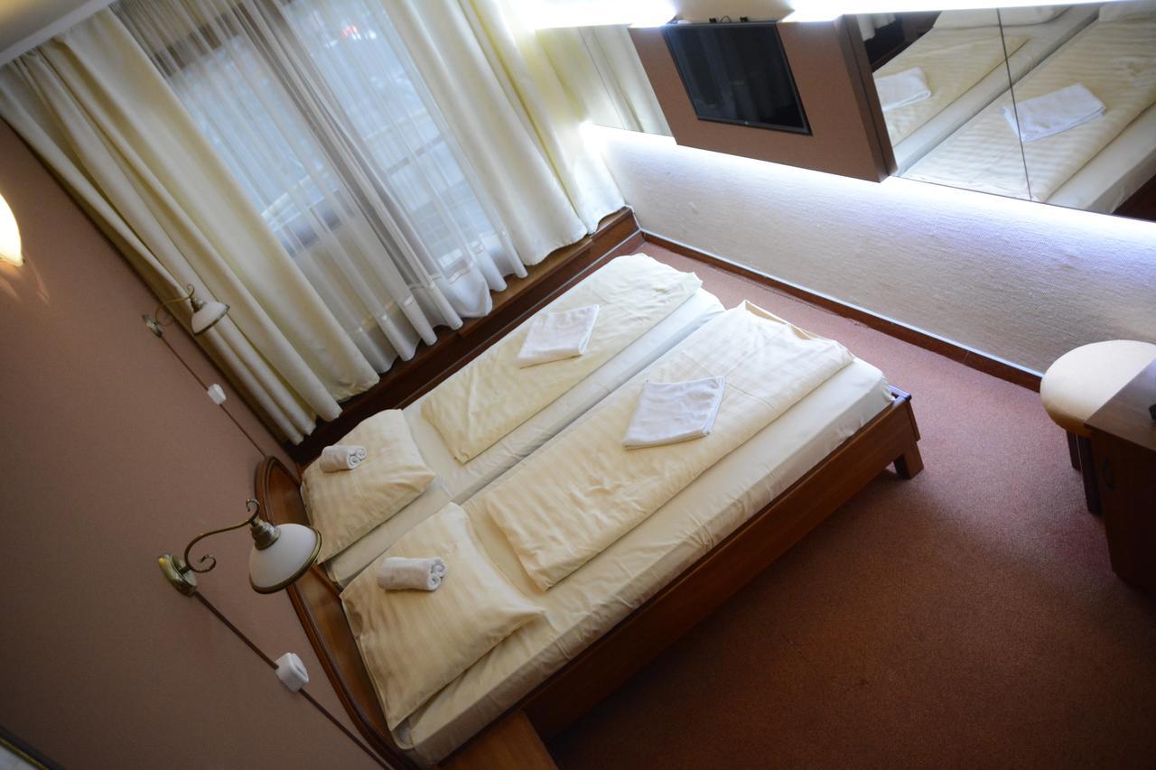 Hotel Minerva Mosonmagyarovar Ngoại thất bức ảnh